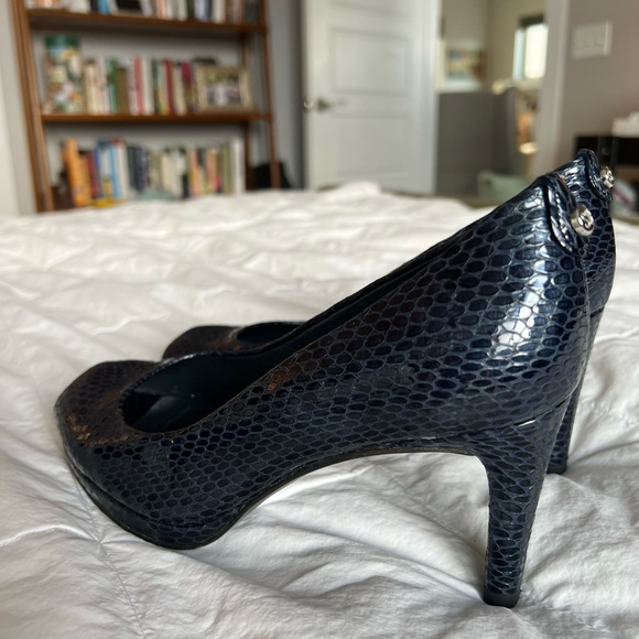 STUART WEITZMAN Plainfield Open Toe Navy Sea Crystal Snake Pumps - Picture 3 of 11